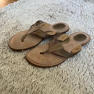Women’s BOC sandals. Bronze leather upper. Few marks shown in pictures. 8. EUC.